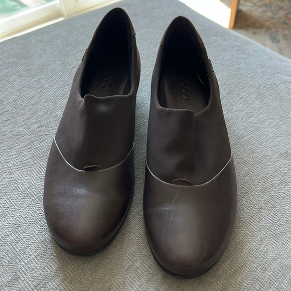 Ecco Shoes - Ecco 39 / US 8 Brown Heel- Excellent condition sculptured Gore Tex slip on